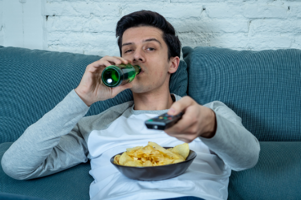 Gustavo Luíz Guilherme Pinto indica caminhada, corrida e ciclismo como esportes acessíveis para combater o sedentarismo.