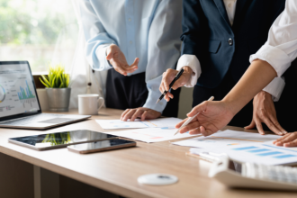 Andre de Barros Faria analisa como alinhar visão estratégica e execução prática para impulsionar resultados sustentáveis nas empresas.